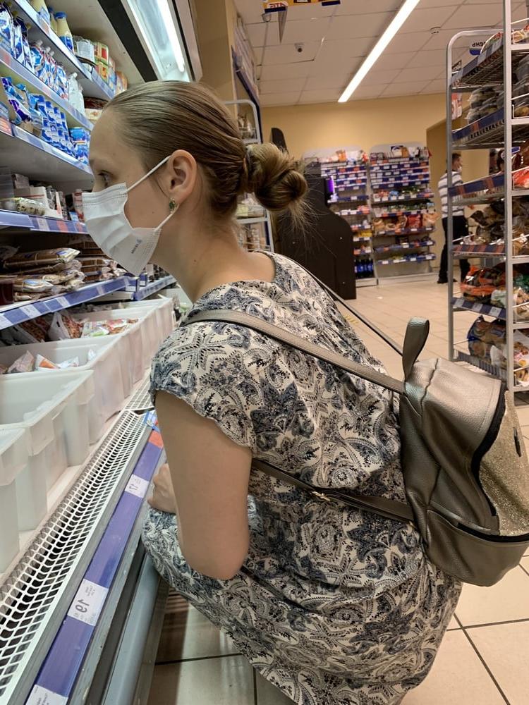 20P Upskirt in shopping