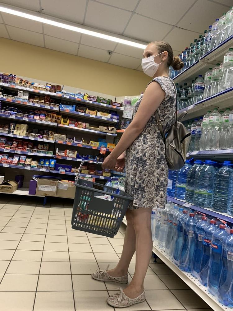 20P Upskirt in shopping