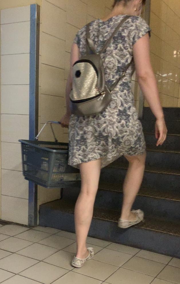 20P Upskirt in shopping