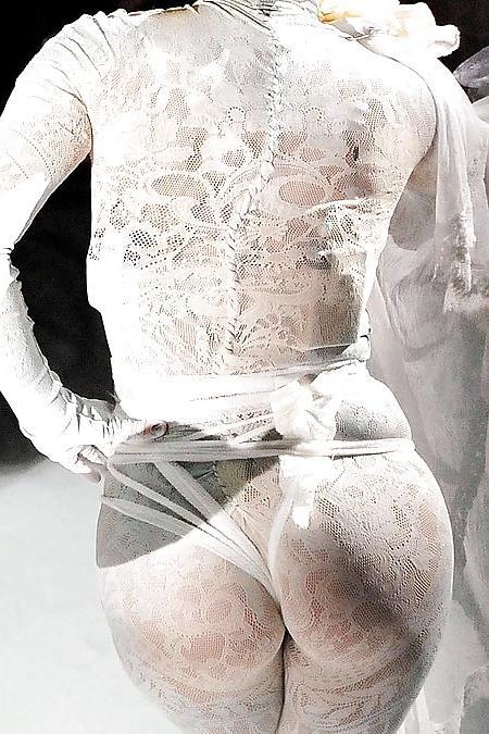 16P Lady Gaga upskirt