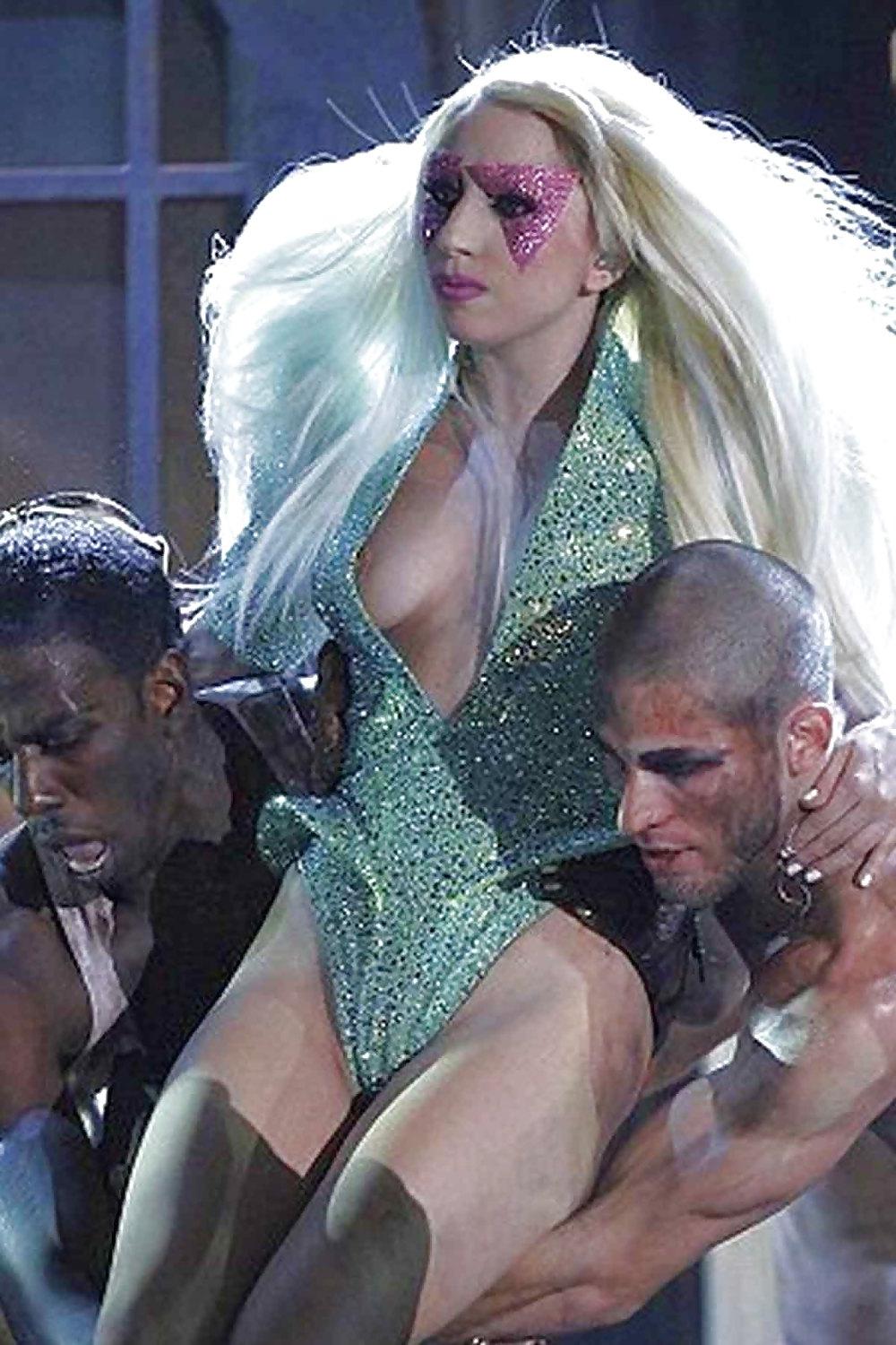 16P Lady Gaga upskirt