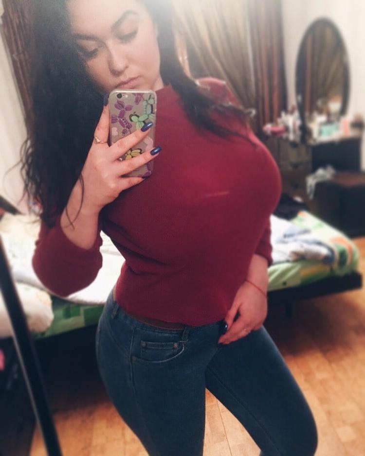 18P Busty Russian Woman 3678