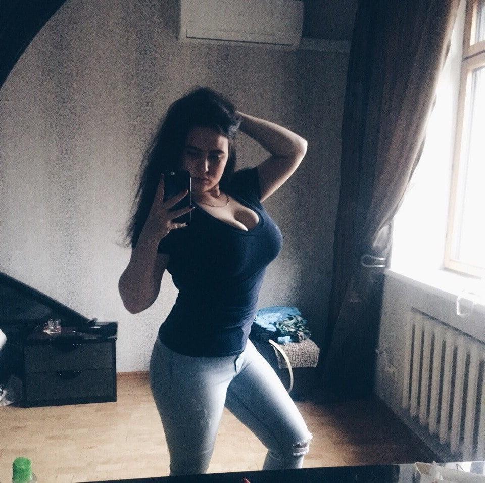 18P Busty Russian Woman 3678
