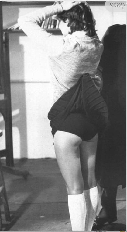 25P SCHOOLGIRLS UPSKIRT SPANKING