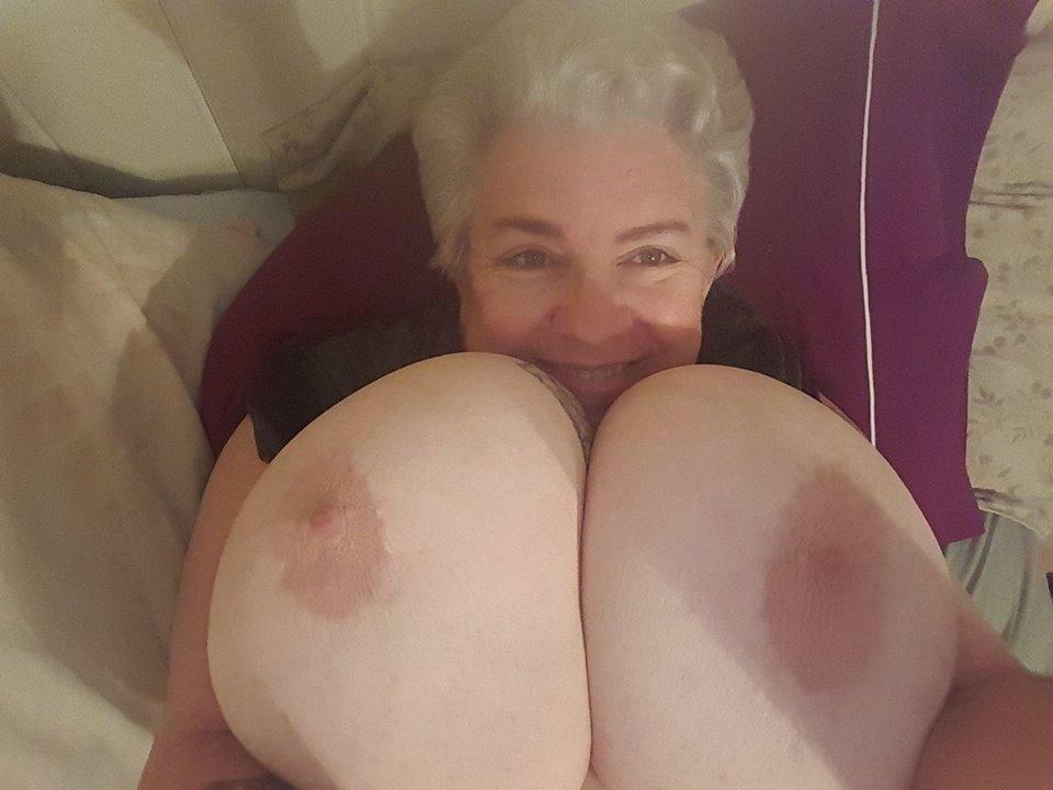 10P Happy Granny love send me Pics
