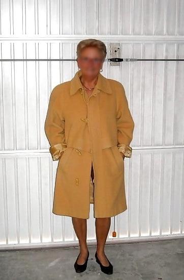 8P Faceless granny with hot tanned body