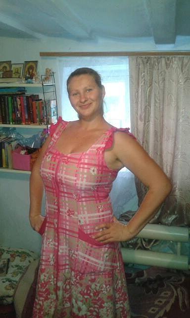 12P Busty Russian Woman 3677