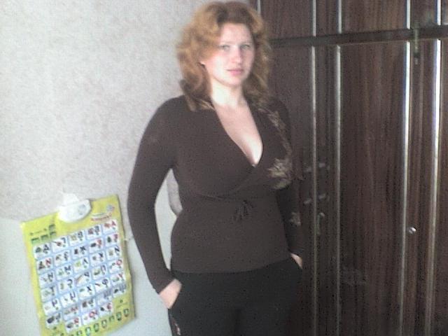 12P Busty Russian Woman 3677