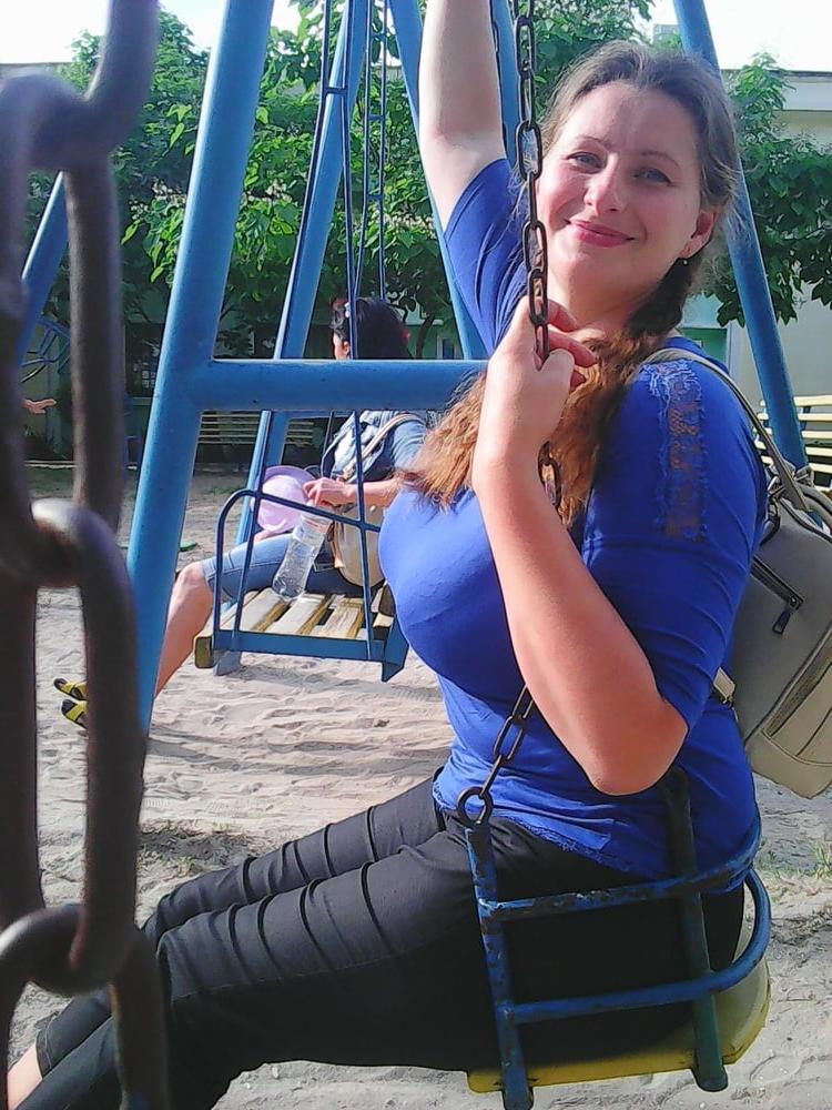 12P Busty Russian Woman 3677
