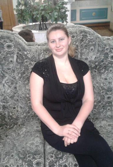 12P Busty Russian Woman 3677