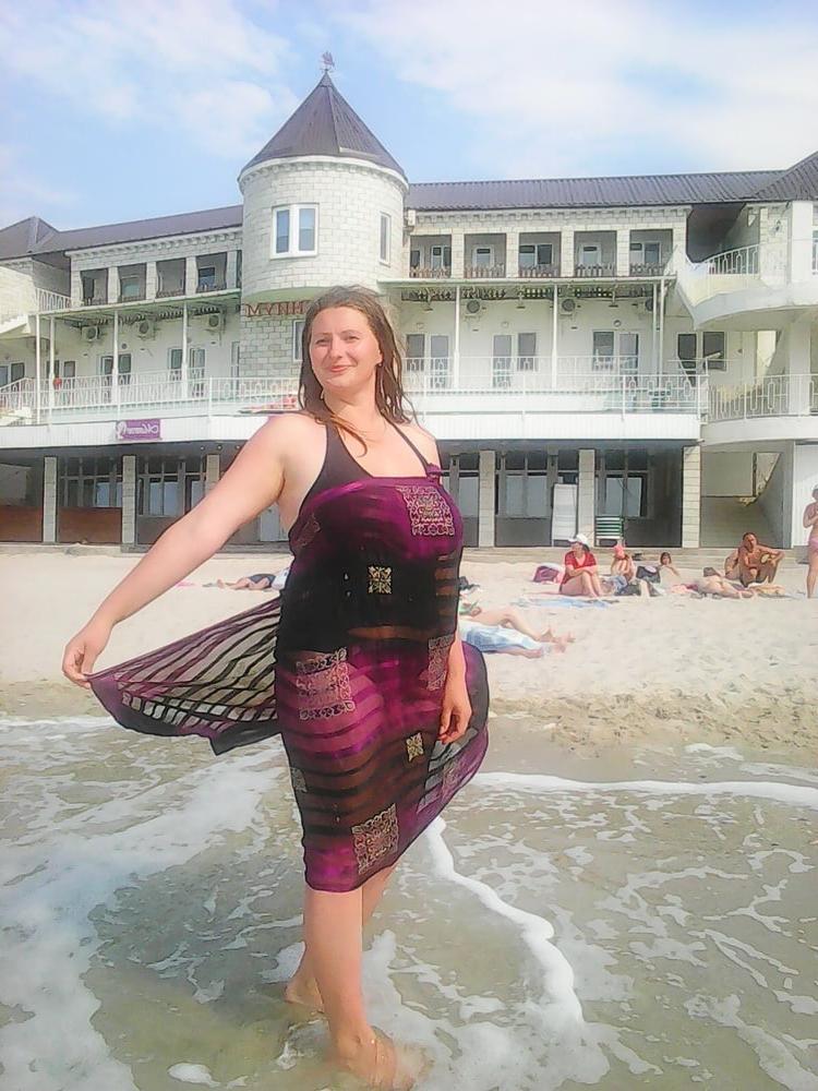12P Busty Russian Woman 3677