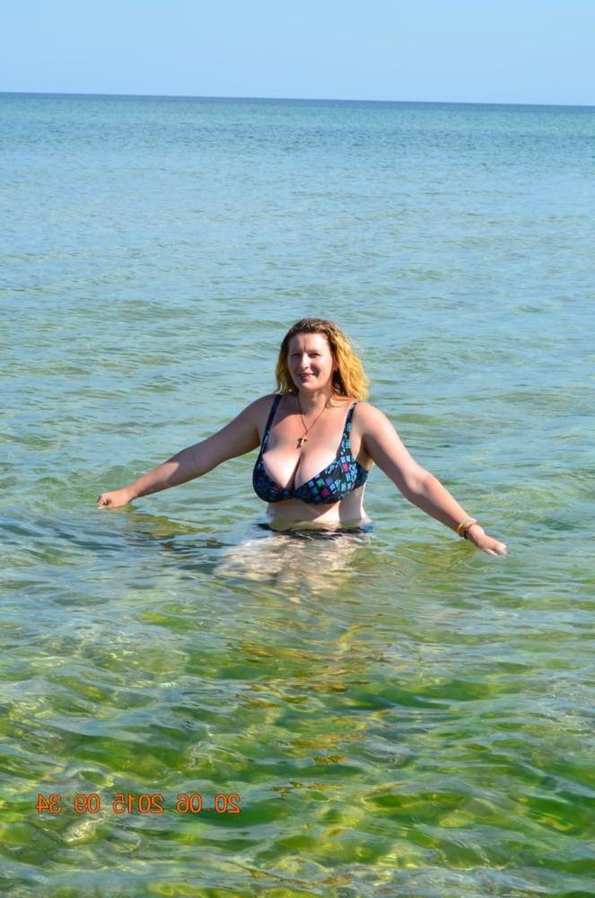 12P Busty Russian Woman 3677