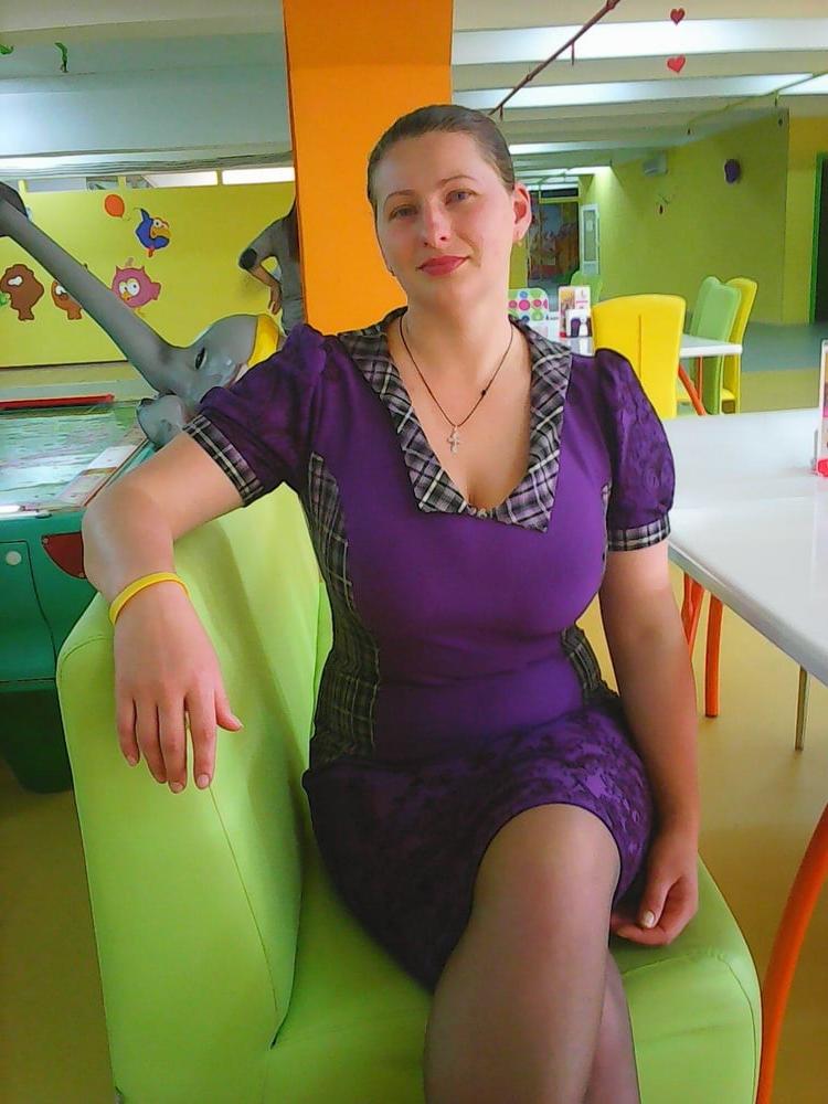 12P Busty Russian Woman 3677
