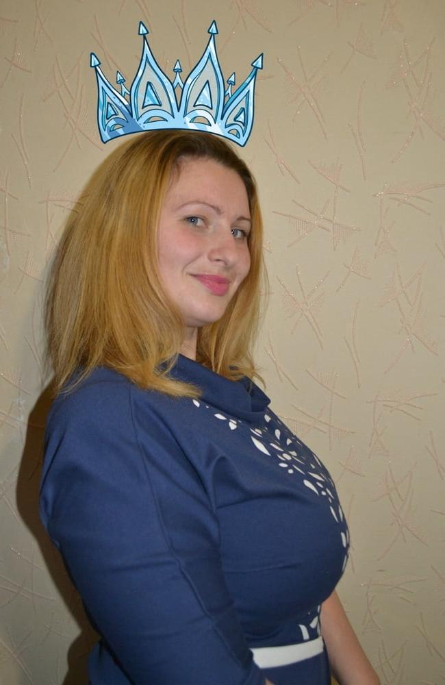 12P Busty Russian Woman 3677
