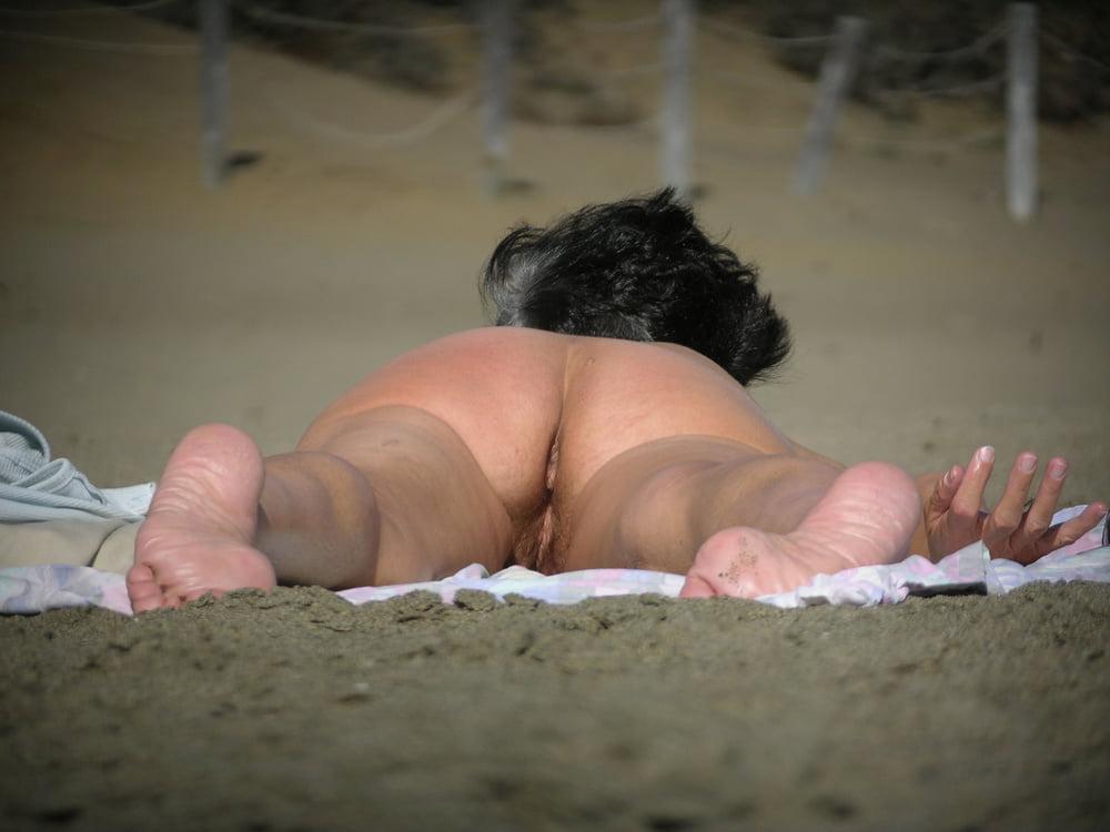 25P Beach Voyeur