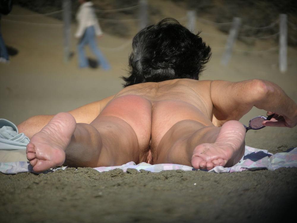 25P Beach Voyeur