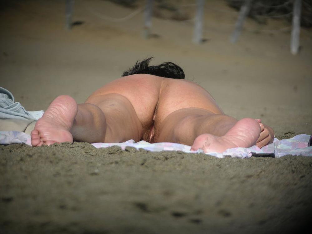 25P Beach Voyeur