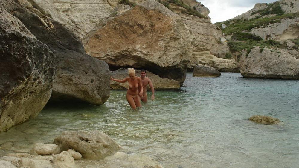8P Beach Voyeur