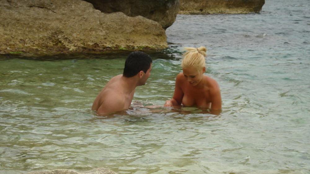 8P Beach Voyeur