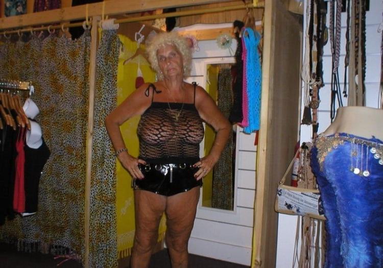 25P A granny lovers dream girl