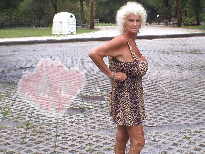 25P A granny lovers dream girl