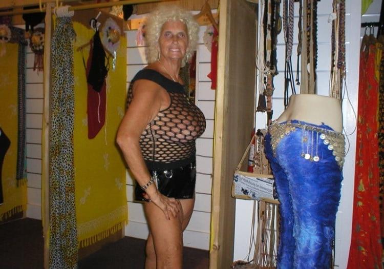 25P A granny lovers dream girl