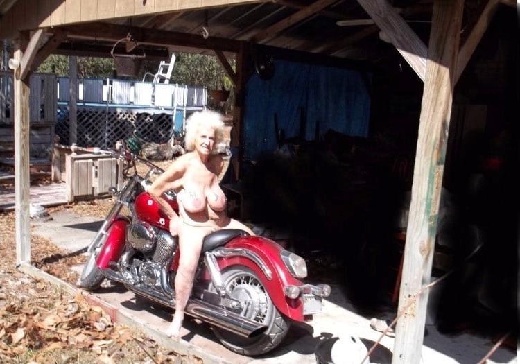 25P A granny lovers dream girl
