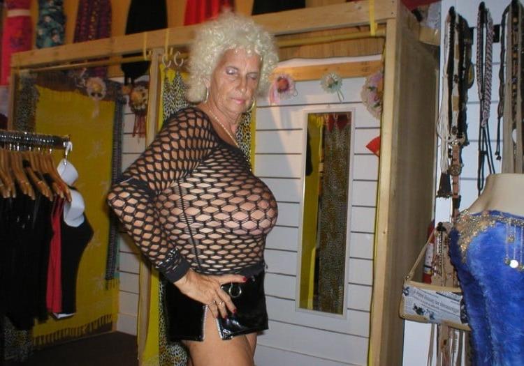 25P A granny lovers dream girl