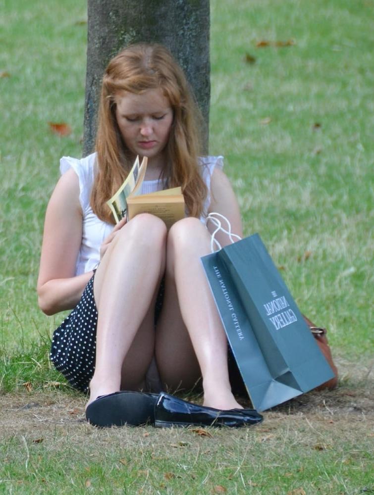 25P upskirt