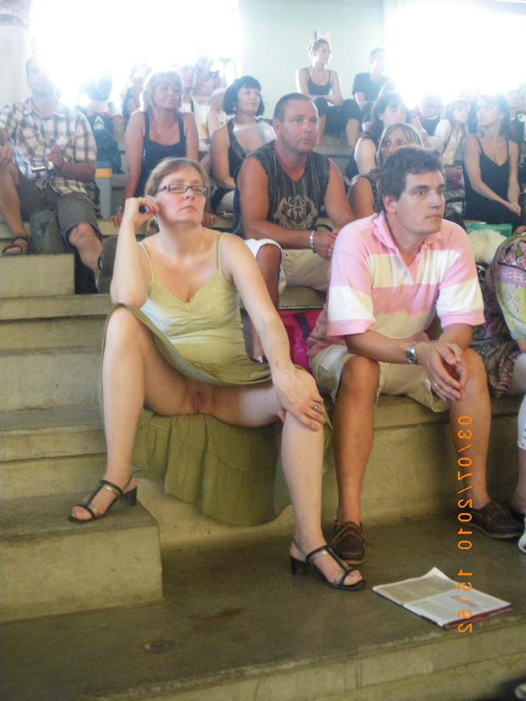 25P upskirt