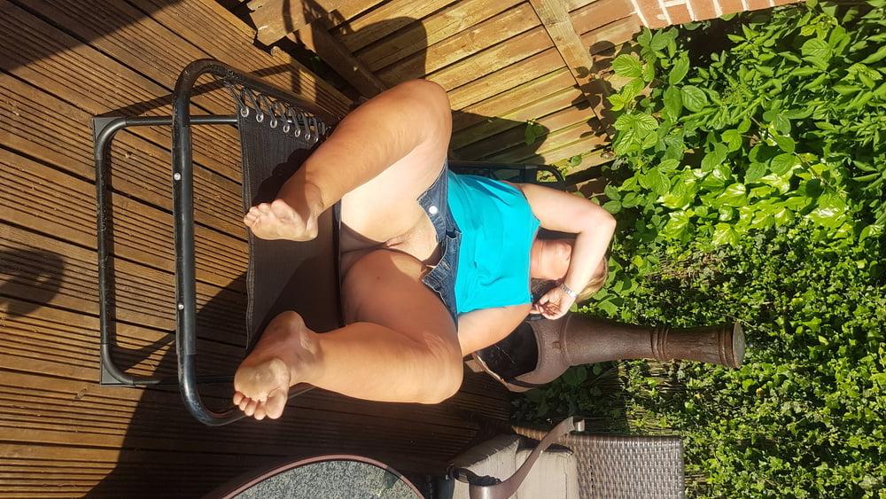 25P upskirt