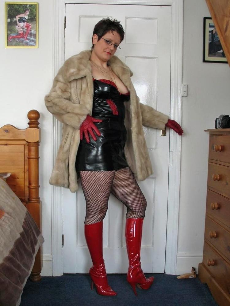 25P Latex Rubber Milf Granny JULY issue