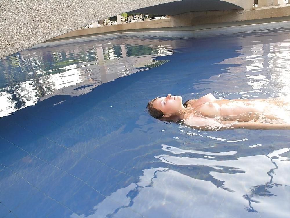 9P My hot vacation pics
