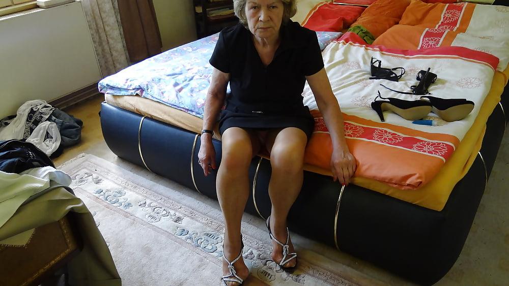 14P Grandma's Wet Pussy In Crotchless Pantyhose
