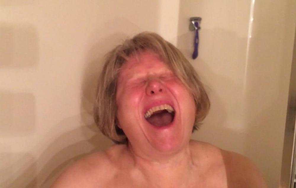 22P granny masturbate