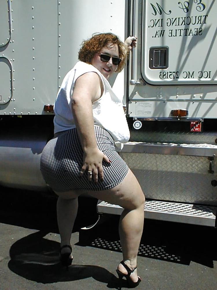 13P Gorgeous BBW IN MINI SKIRT