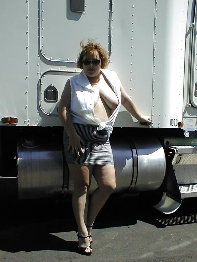 13P Gorgeous BBW IN MINI SKIRT