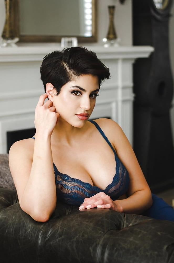25P arab babe
