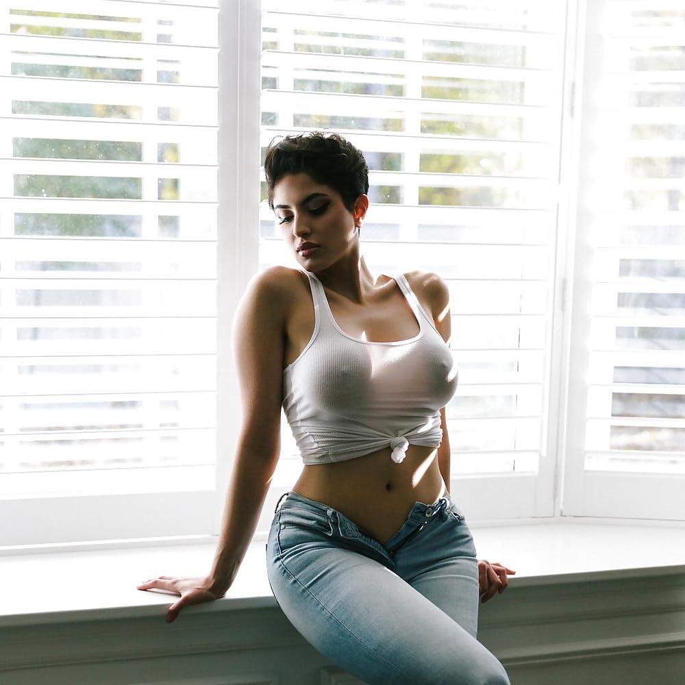25P arab babe