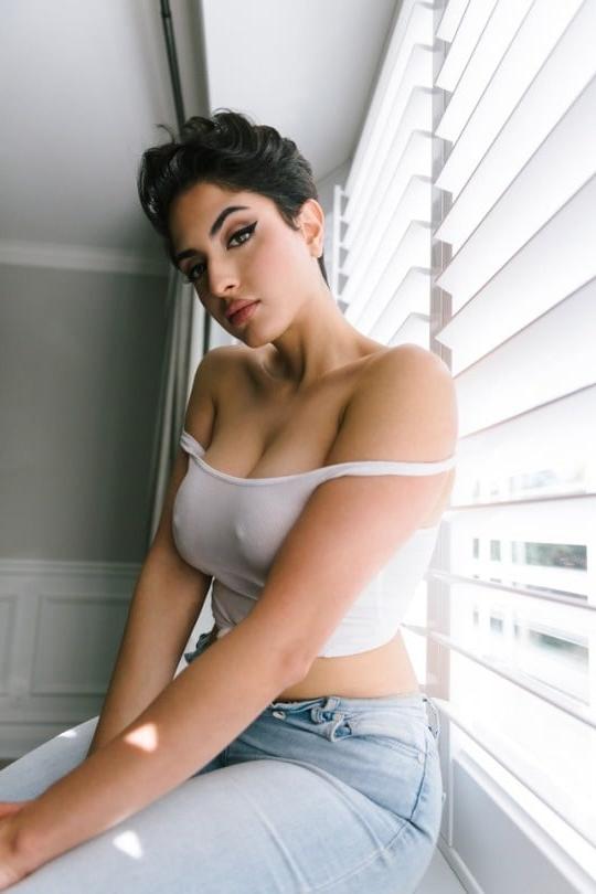 25P arab babe