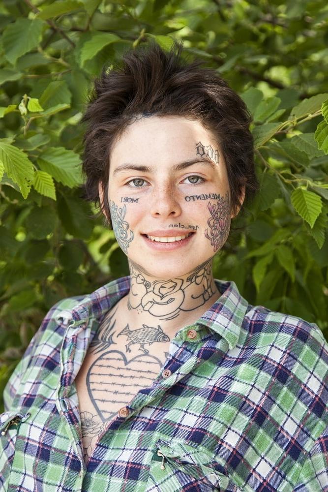 25P russian tattooed slut on the beach