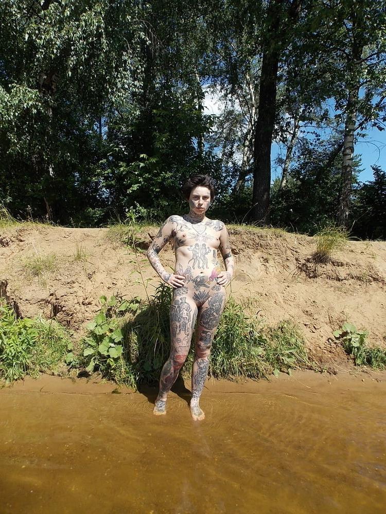 25P russian tattooed slut on the beach