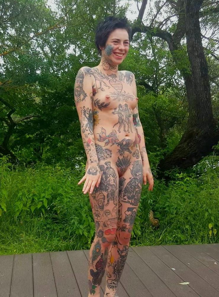 25P russian tattooed slut on the beach
