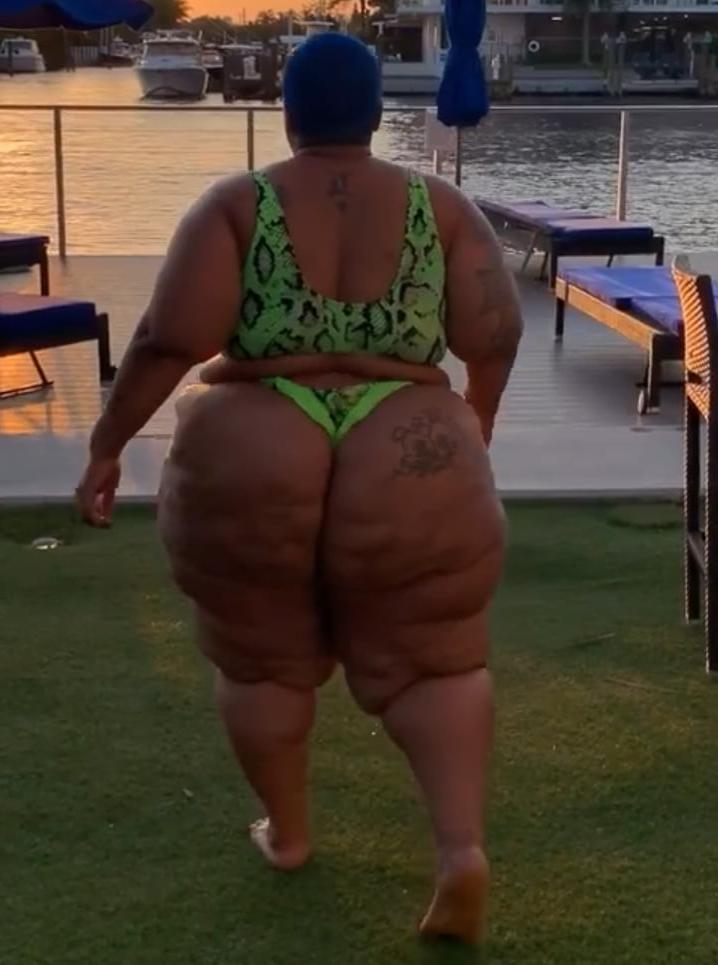 11P Caught this big booty black bbw walking while on vacatiom
