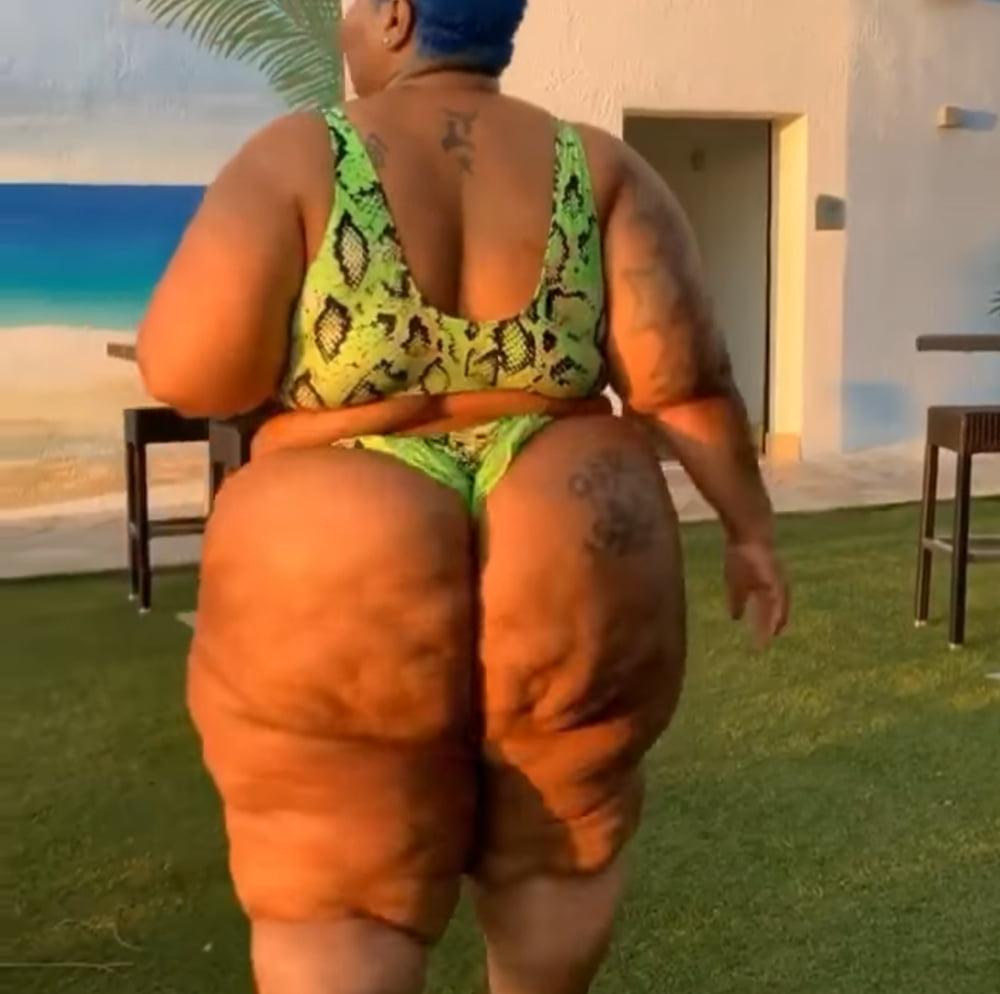 11P Caught this big booty black bbw walking while on vacatiom