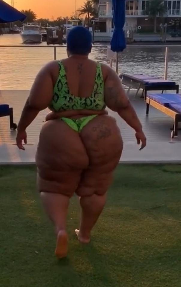 11P Caught this big booty black bbw walking while on vacatiom
