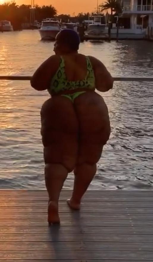 11P Caught this big booty black bbw walking while on vacatiom