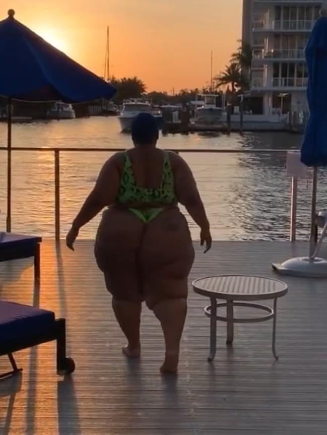11P Caught this big booty black bbw walking while on vacatiom