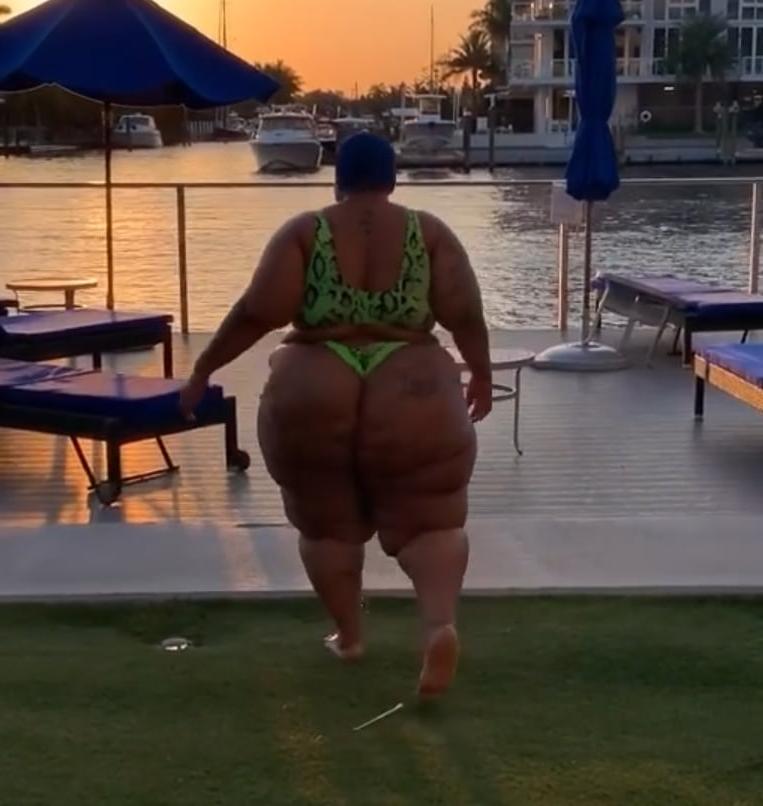 11P Caught this big booty black bbw walking while on vacatiom