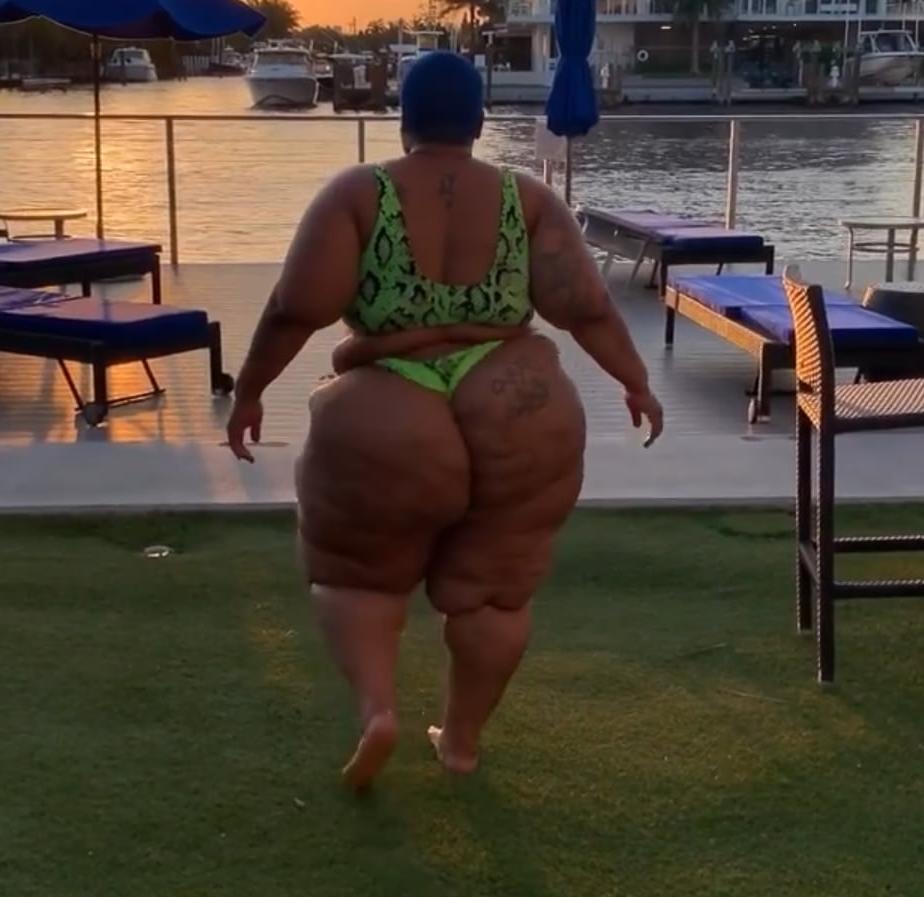 11P Caught this big booty black bbw walking while on vacatiom